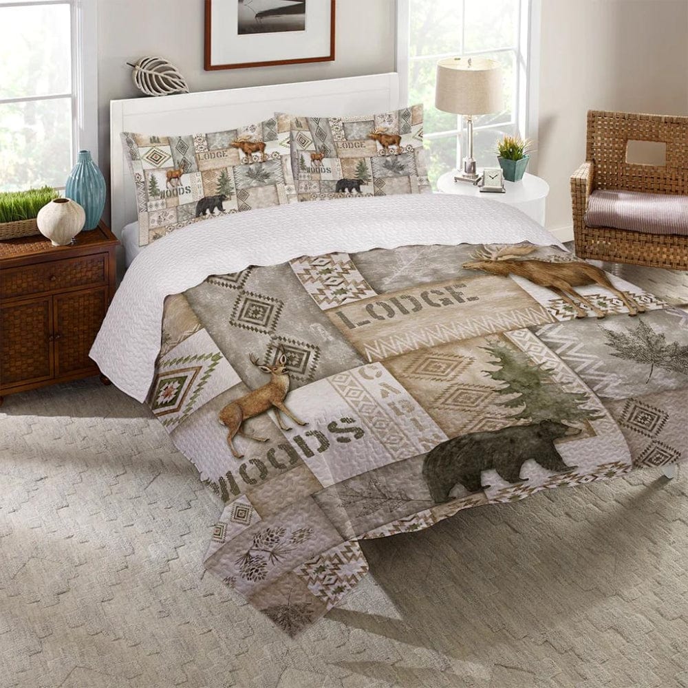 http://www.cabinplace.com/cdn/shop/products/MountainTrailPatchGrayQuiltSet.jpg?v=1689962938